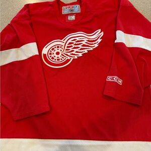 Large Mens Detroit Redwings ccm jersey.  NHL
